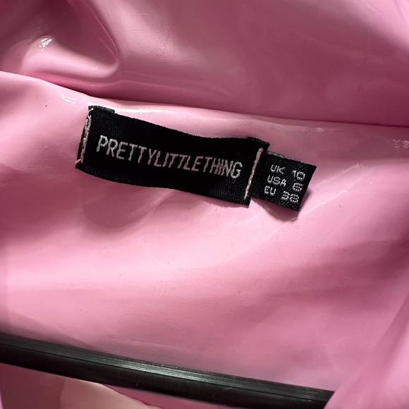 PrettyLittleThing 🌸 - Picture 3 of 4